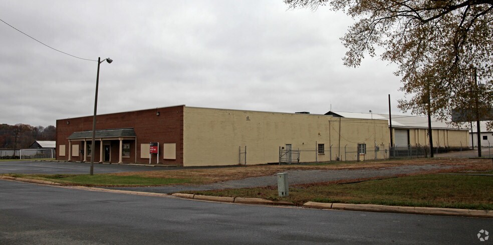 311 Central Rd, Fredericksburg, VA à louer - Photo du bâtiment - Image 2 de 3