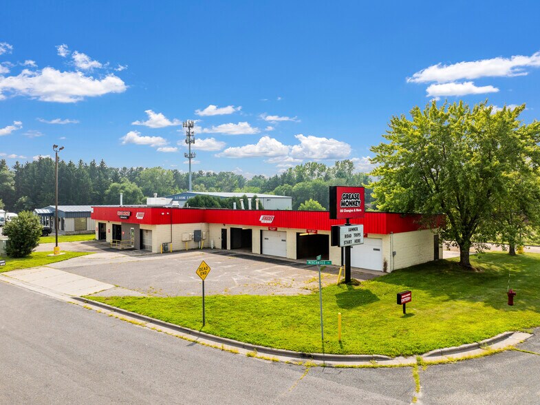 2236 Mercantile Dr, Eau Claire, WI à vendre - Photo du bâtiment - Image 1 de 6