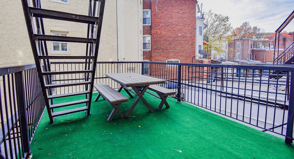 1750 Columbia Rd NW, Washington, DC à louer - Photo du bâtiment - Image 3 de 12