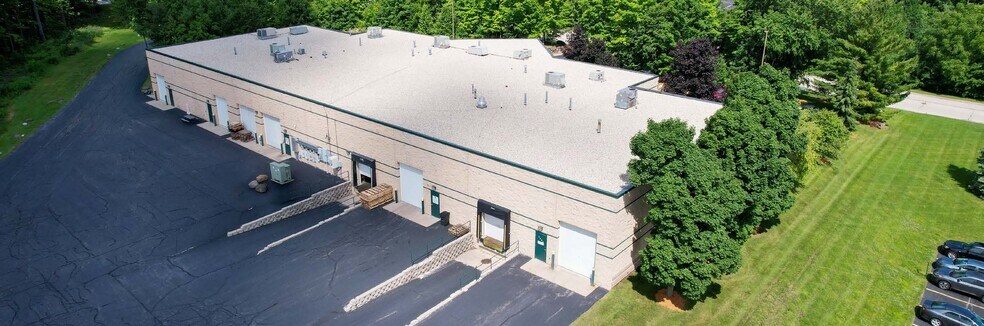 5462-5482 S Westridge Dr, New Berlin, WI à louer - Photo du bâtiment - Image 2 de 3