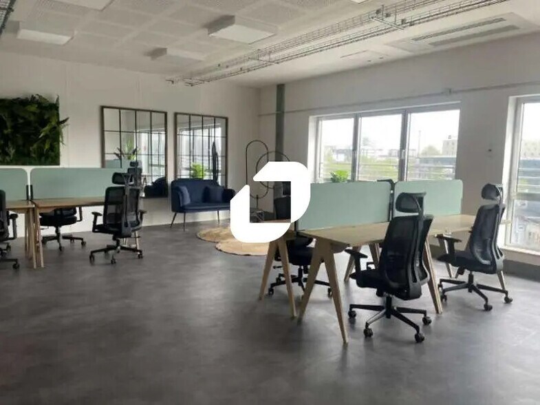 Bureau dans Bègles à louer - Photo du bâtiment - Image 2 de 7