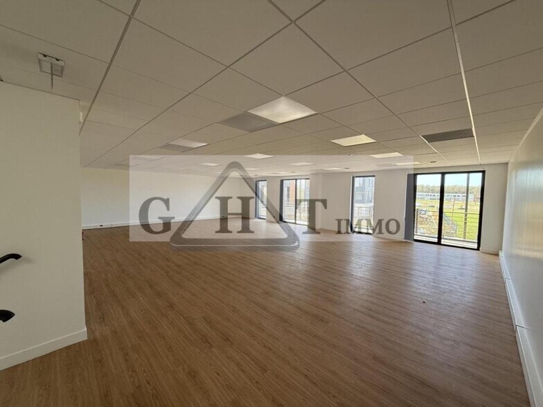 Industrial in Coupvray for lease - Building Photo - Image 3 of 9