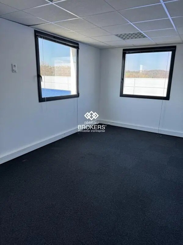 Brignais, RHO 69530 - - - Interior Photo - Image 1 of 9