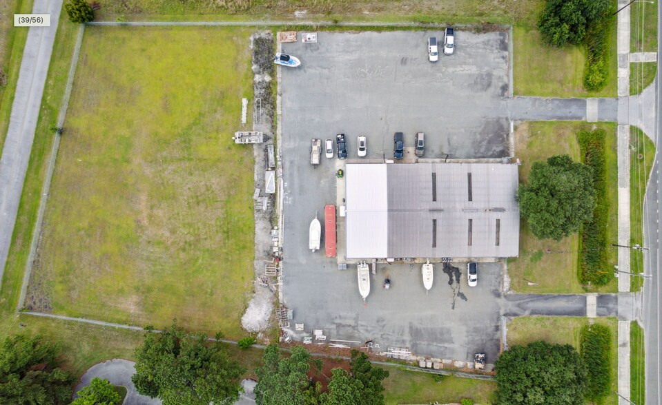 979 Point Peter Rd, Saint Marys, GA à louer - Photo du bâtiment - Image 3 de 11