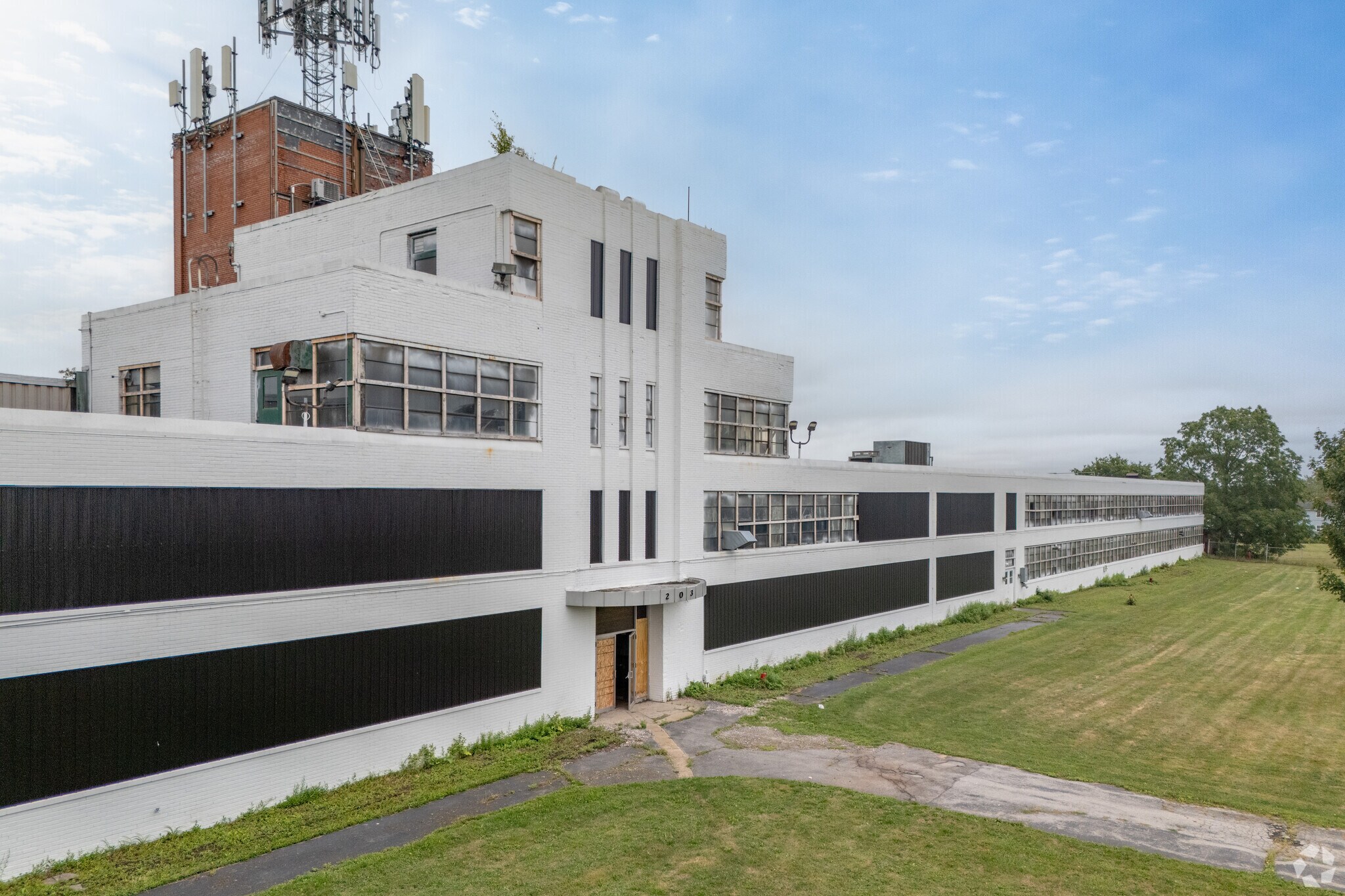 203 Eggert Rd, Buffalo, NY à vendre Photo du bâtiment- Image 1 de 27