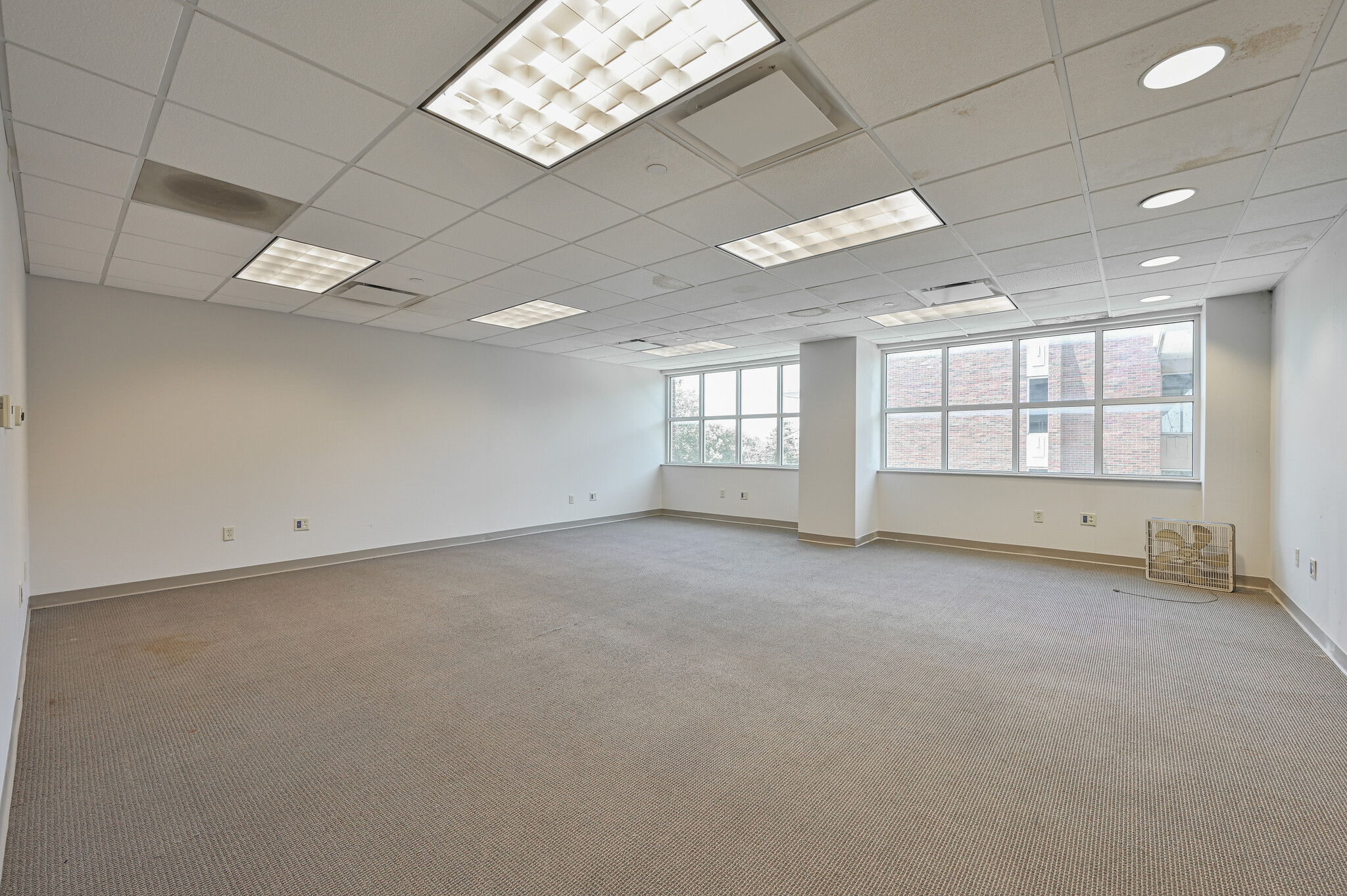 1900 W MacArthur St, Shawnee, OK for lease Interior Photo- Image 1 of 6