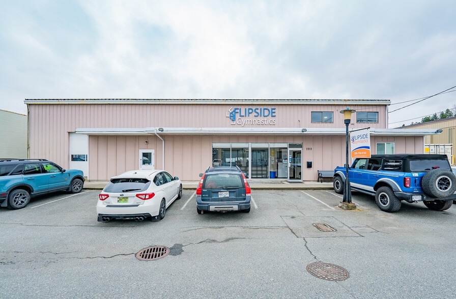 1911 Wilfert Rd, Nanaimo, BC à vendre - Photo principale - Image 1 de 11