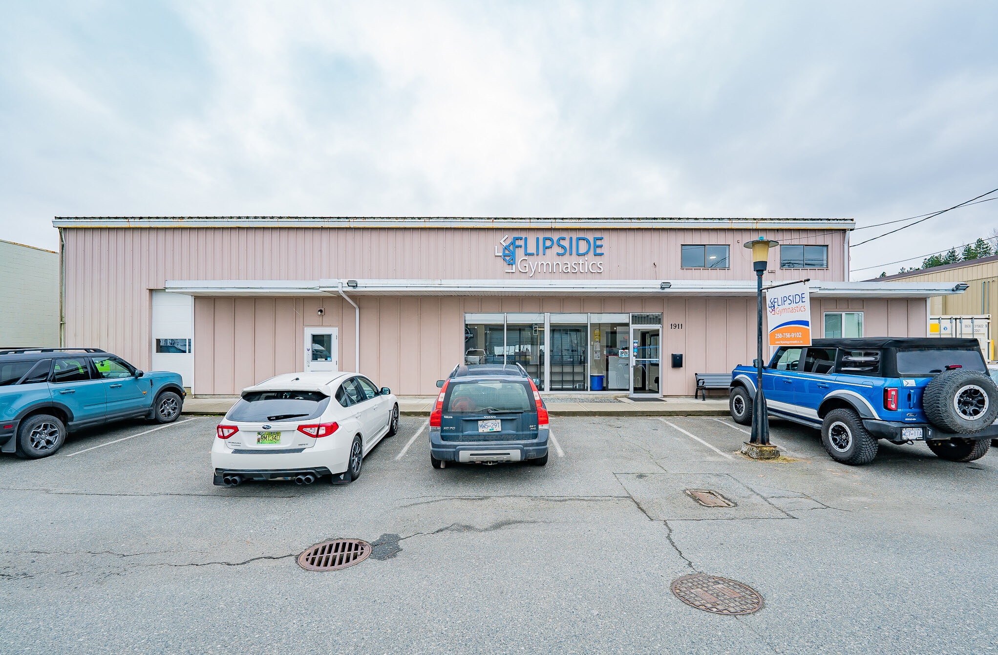 1911 Wilfert Rd, Nanaimo, BC for sale Primary Photo- Image 1 of 12