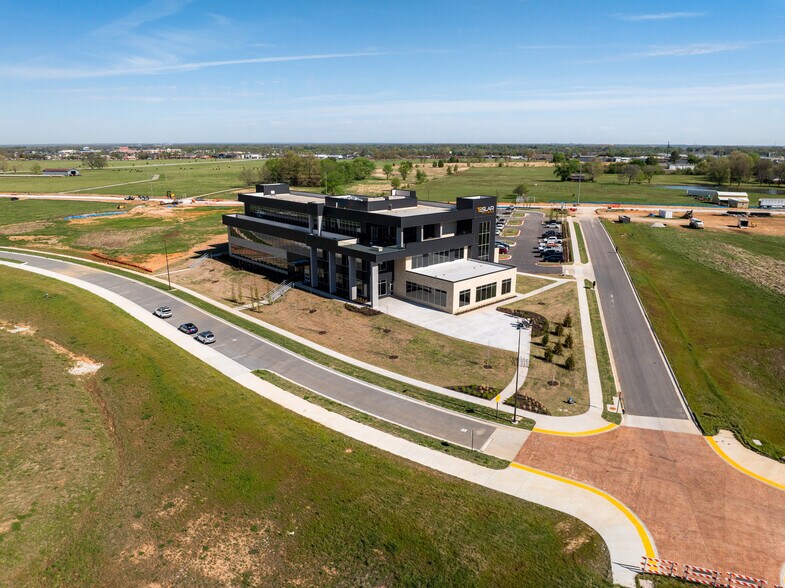 5671 Apple Rd, Springdale, AR à louer - Photo du bâtiment - Image 3 de 8