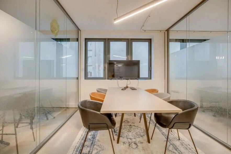 18 Rue D'Hauteville, Paris à louer - Photo du bâtiment - Image 3 de 7