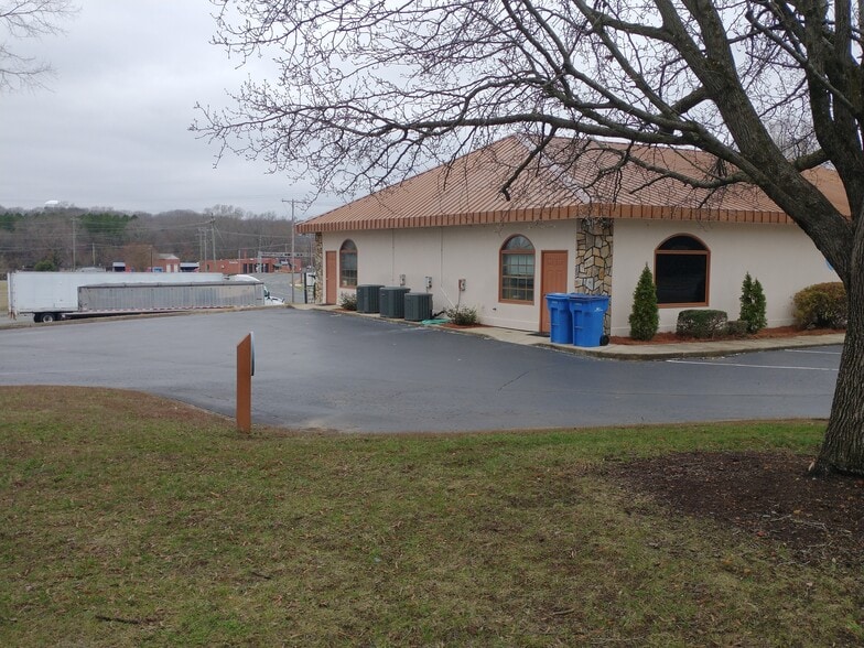 303 Salisbury Ave, Albemarle, NC for sale - Building Photo - Image 3 of 14