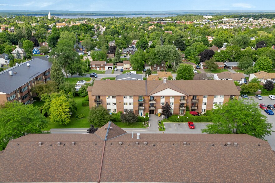 4 Robert St, Arnprior, ON à vendre - Photo du bâtiment - Image 3 de 41