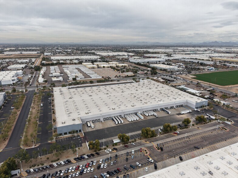6825 W Buckeye Rd, Phoenix, AZ à louer - Photo du bâtiment - Image 3 de 3