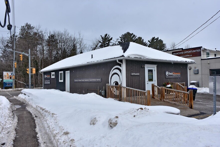 1535 Mosley St, Wasaga Beach, ON à vendre - Photo du bâtiment - Image 3 de 30