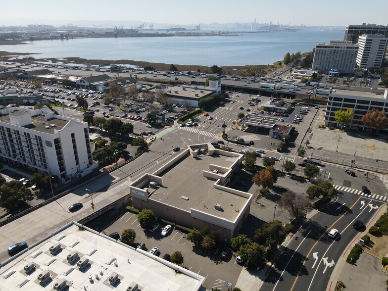 5800 Christie Ave, Emeryville, CA à louer - Photo du bâtiment - Image 2 de 5