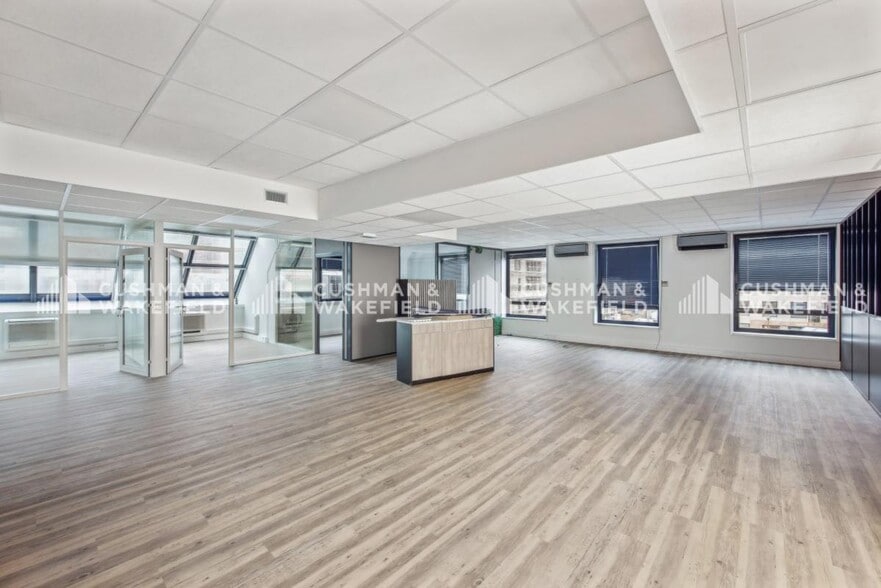 2 Rue De La Renaissance, Antony for sale - Interior Photo - Image 3 of 14