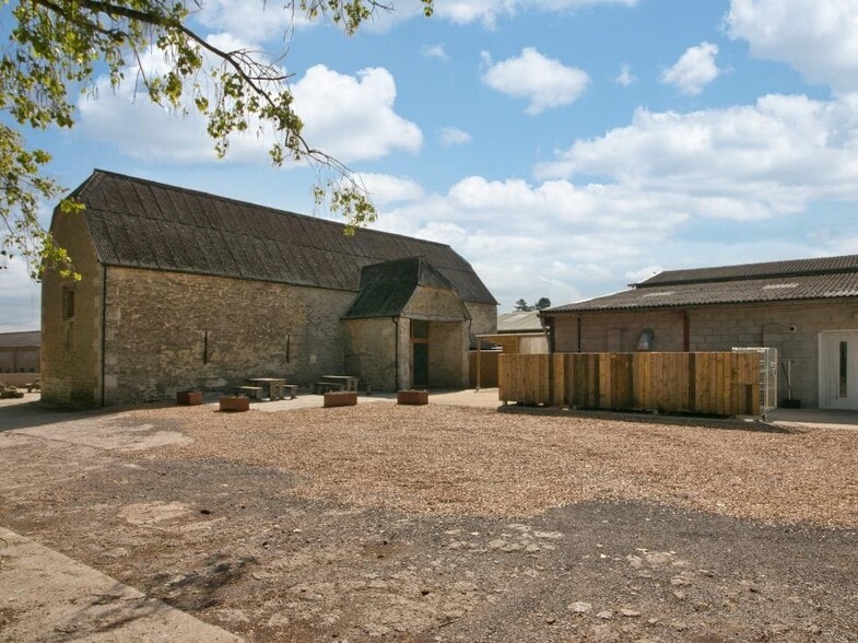 1 Bradfield Manor Farm, Malmesbury, Hullavington for lease - Building Photo - Image 2 of 2