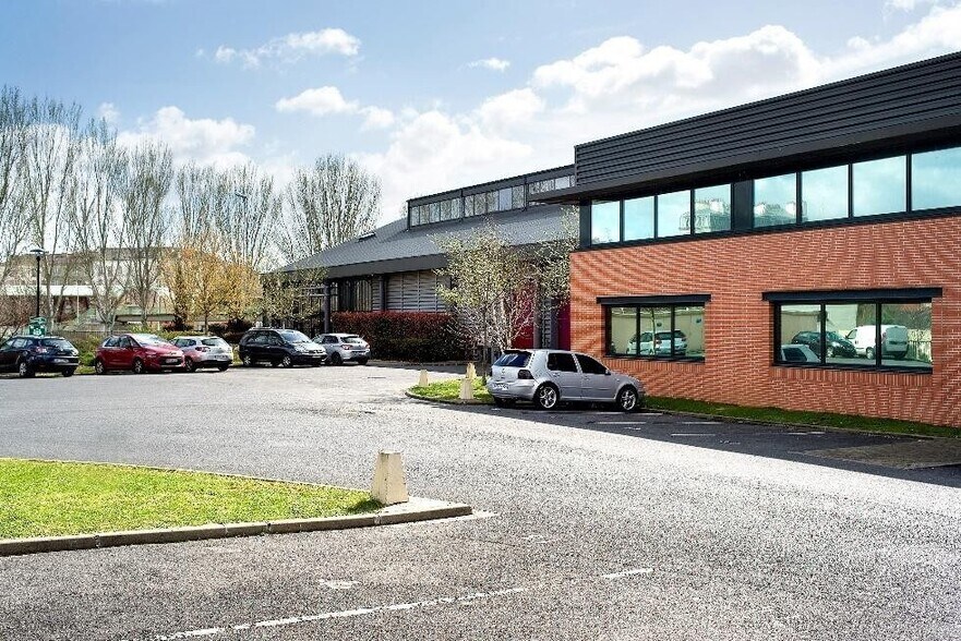 Industrial in Saint-Denis for lease - Building Photo - Image 2 of 20