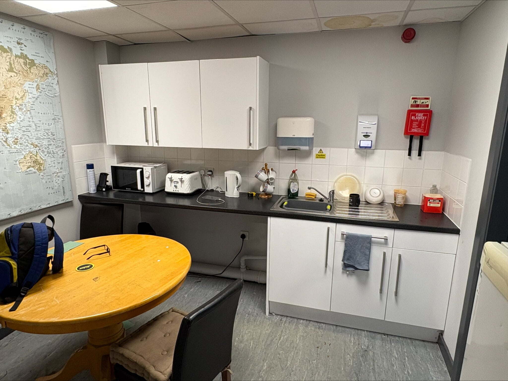 Bower St, Oldham for lease Interior Photo- Image 1 of 2