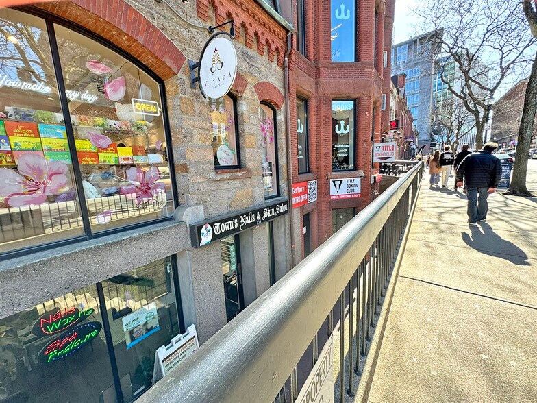 338 Newbury St, Boston, MA à louer - Photo du bâtiment - Image 2 de 6