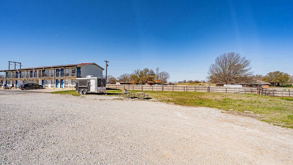 200 South Hwy, Alvord, TX for lease - Building Photo - Image 2 of 7