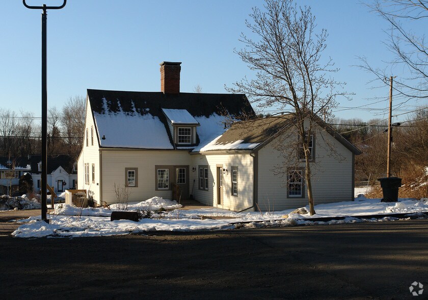 59 E Hill Rd, Canton, CT à louer - Photo du bâtiment - Image 2 de 18