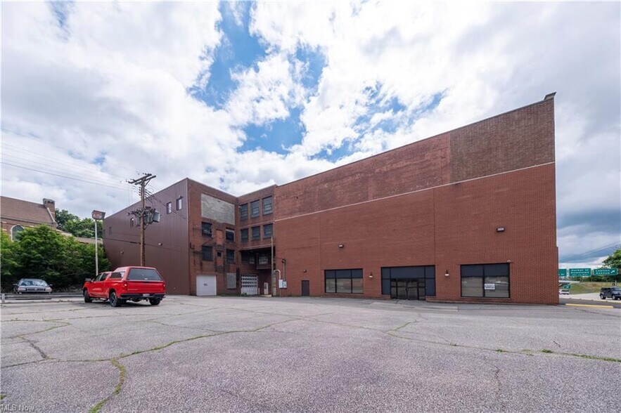 1439 Sunset Blvd, Steubenville, OH à vendre - Photo du bâtiment - Image 3 de 49
