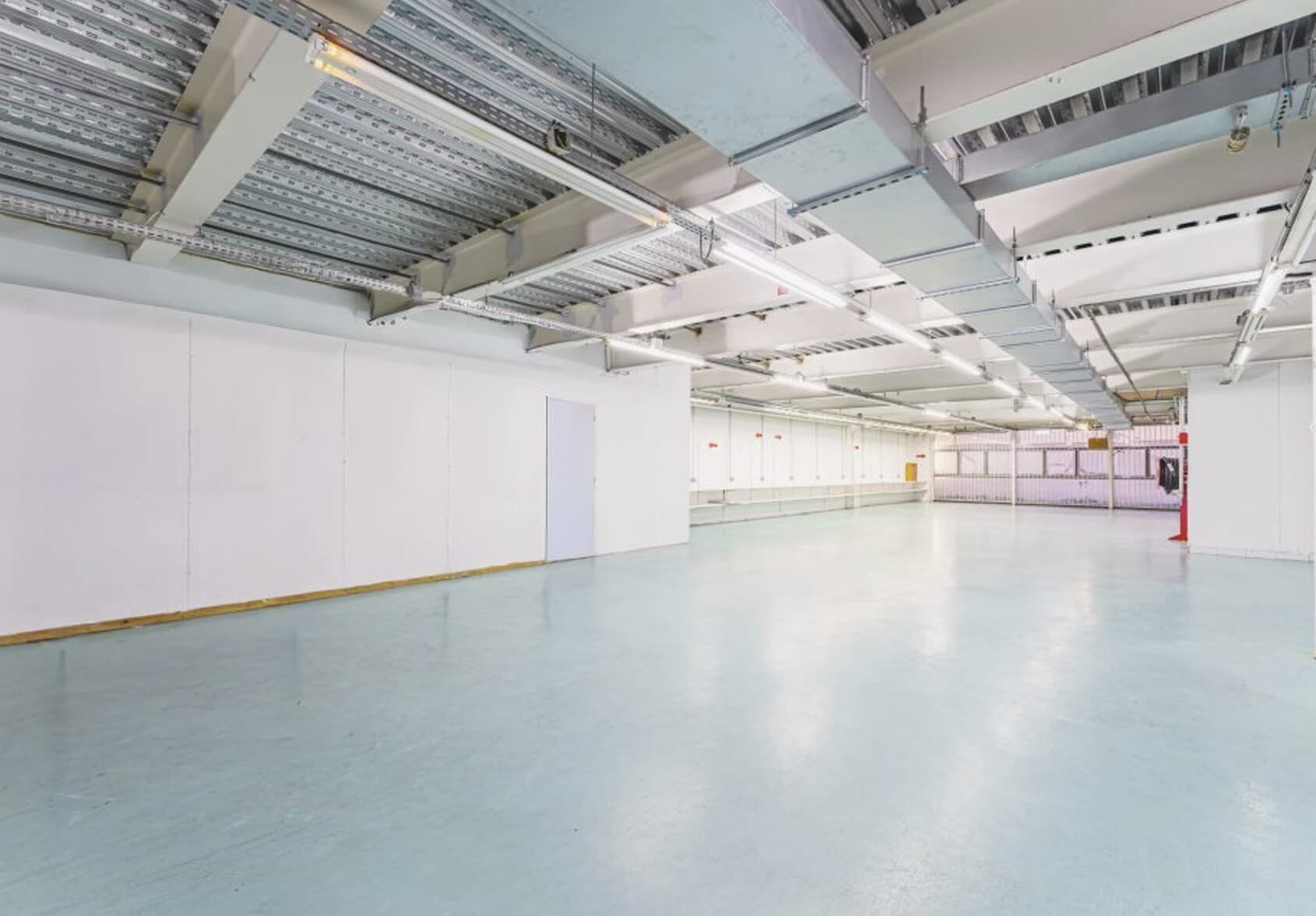 Flex in Pantin for sale Interior Photo- Image 1 of 1