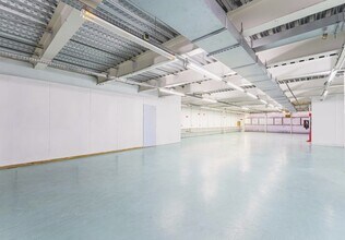 Flex in Pantin for sale Interior Photo- Image 1 of 1