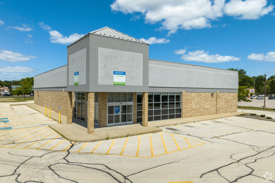 1490 W Center Ave, Essexville, MI for lease - Building Photo - Image 1 of 36