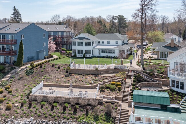 Plus de détails pour 5653 Lake Rd, Geneva, OH - Services hôteliers à vendre