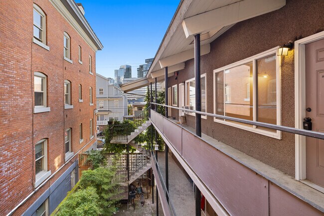 Plus de détails pour 1718 Summit Ave, Seattle, WA - Multi-résidentiel à vendre
