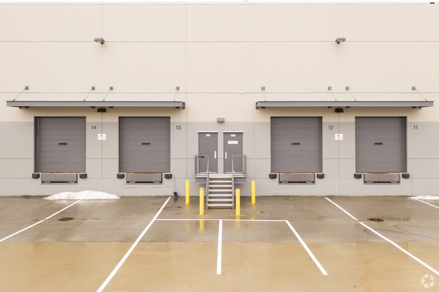 13248 Worster Ct, Richmond, BC for lease - Building Photo - Image 3 of 4