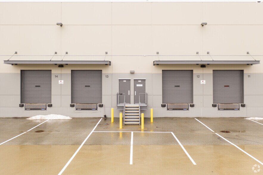 13248 Worster Ct, Richmond, BC à louer - Photo du bâtiment - Image 3 de 4