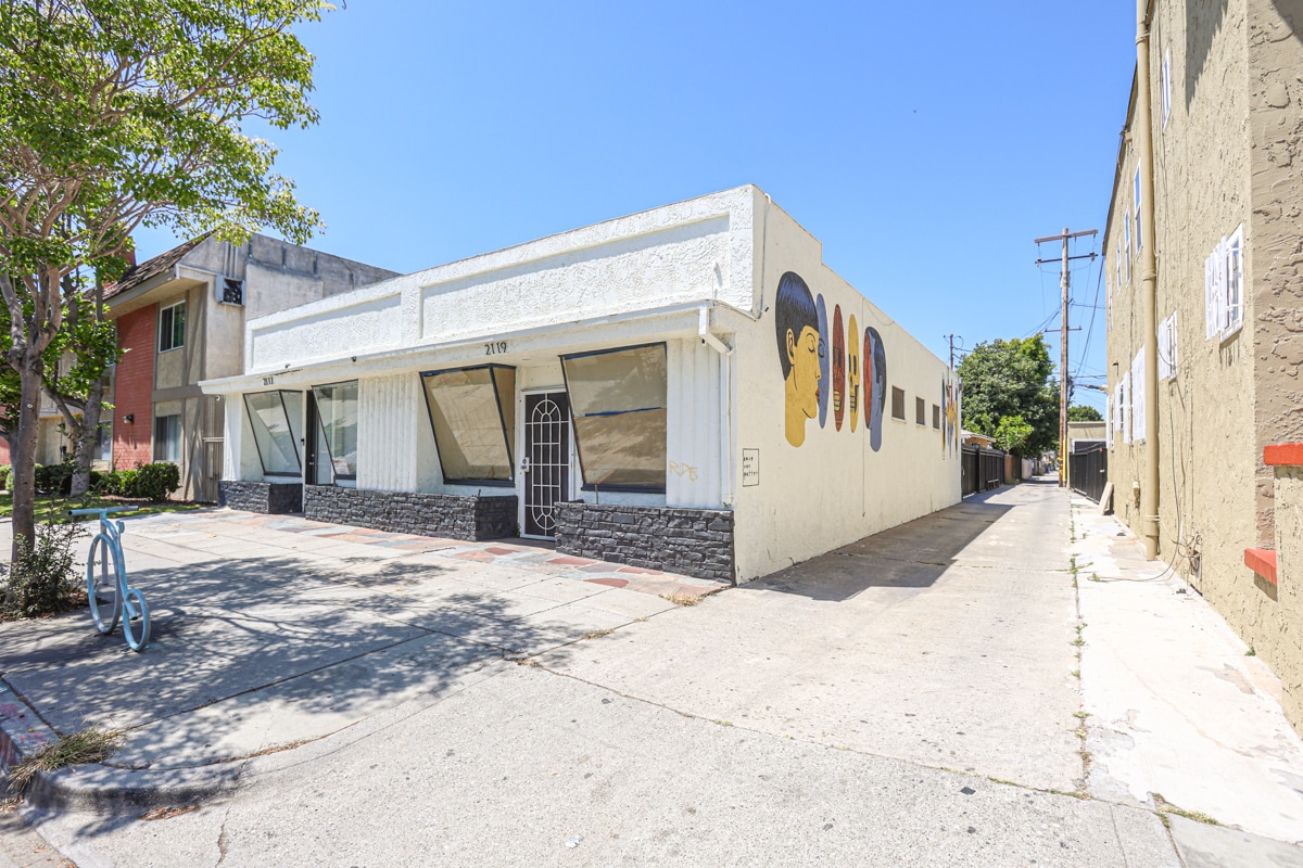2117-2119 E 7th St, Long Beach, CA à vendre Photo du bâtiment- Image 1 de 45