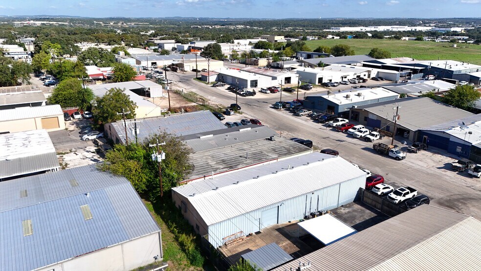 106 W Turbo Dr, San Antonio, TX à vendre - Photo du bâtiment - Image 3 de 12