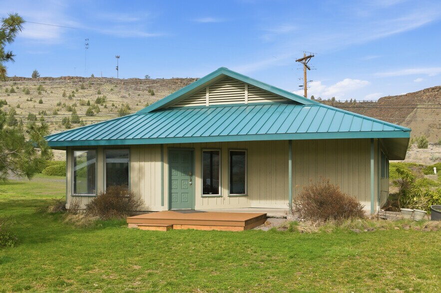 615 Timber Ln, Maupin, OR à vendre - Photo du bâtiment - Image 2 de 25