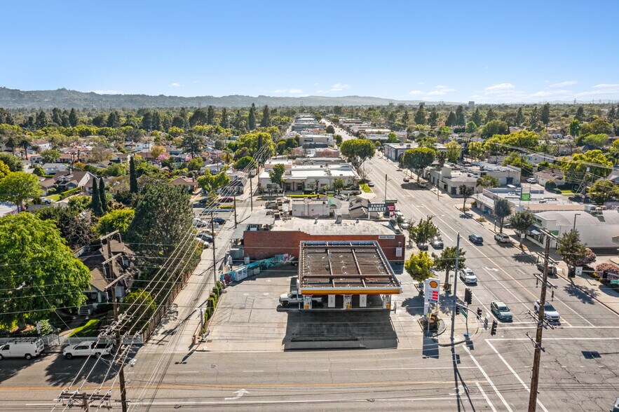 2500 W Magnolia Blvd, Burbank, CA for sale - Building Photo - Image 2 of 8