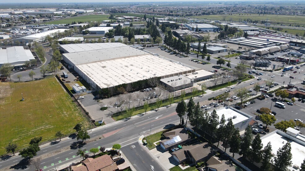 105 Industrial Park Dr, Manteca, CA à vendre - Aérien - Image 3 de 9