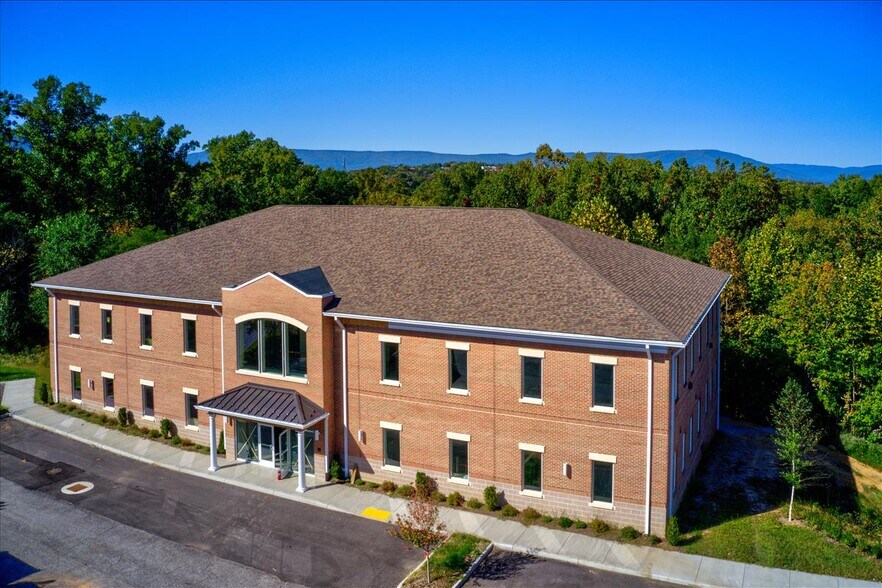 3070 Electric Rd, Roanoke, VA à louer - Photo du bâtiment - Image 2 de 8