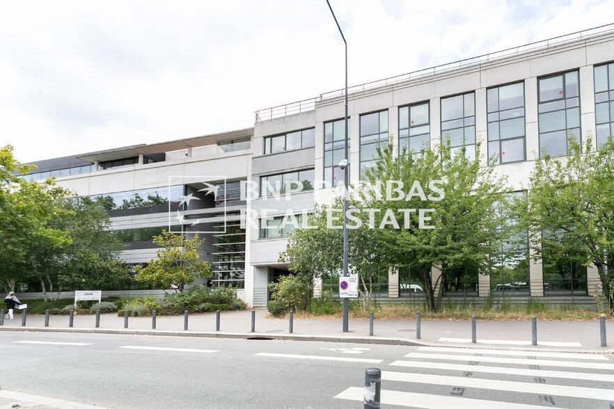 Office in Saint-Denis for sale - Building Photo - Image 1 of 11