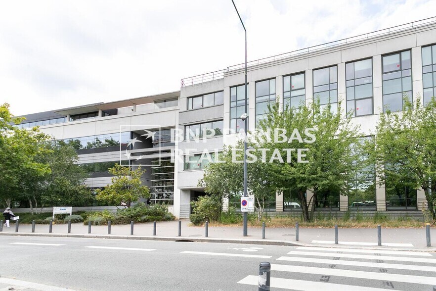 Bureau dans Saint-Denis à vendre - Photo du bâtiment - Image 1 de 11