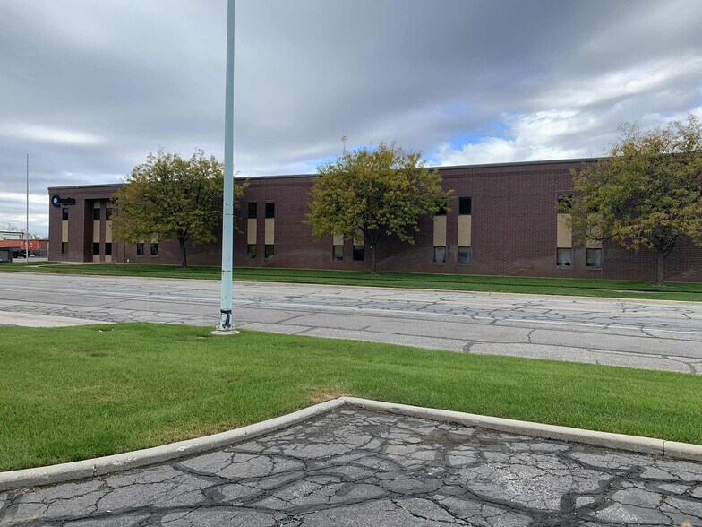 2533-2541 Rulon White Blvd, Ogden, UT à louer - Photo du bâtiment - Image 2 de 22