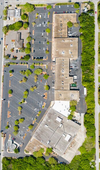 10005-10075 W Hillsborough Ave, Tampa, FL à louer - Photo du bâtiment - Image 2 de 8