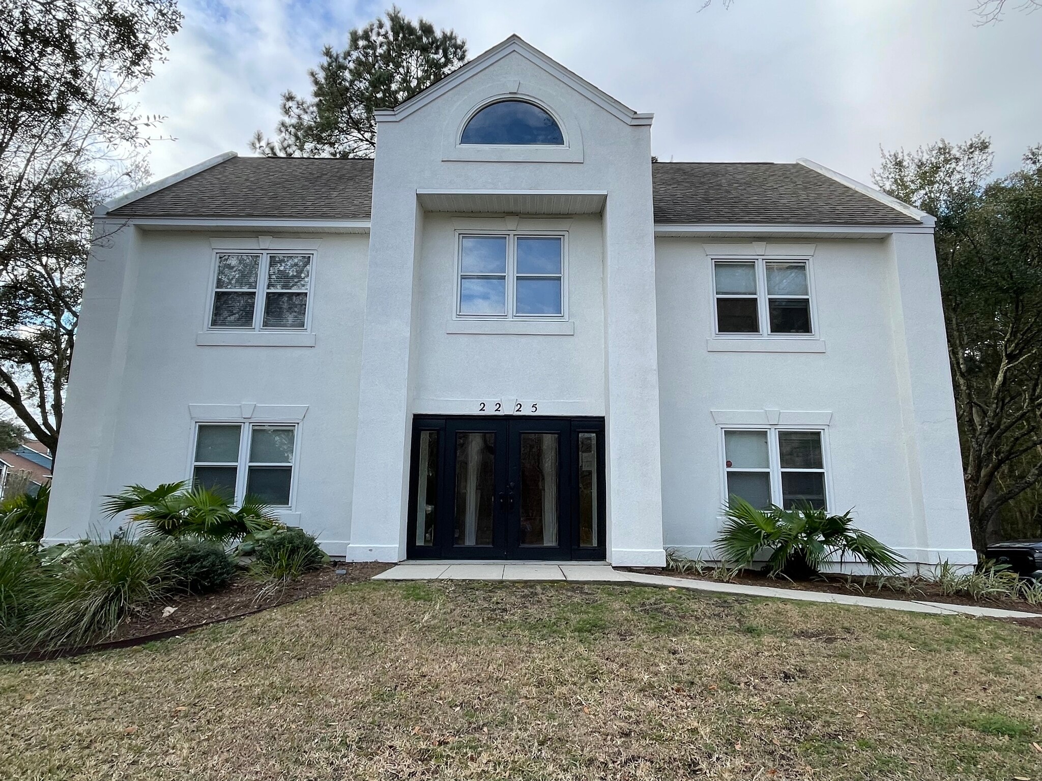 2225 Ashley Crossing Dr, Charleston, SC for lease Primary Photo- Image 1 of 42