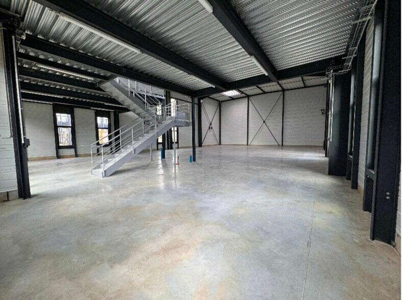 Flex in Bailly Romainvilliers for sale - Interior Photo - Image 1 of 6