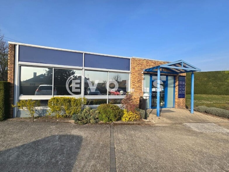 Office/Medical in Égly for lease - Building Photo - Image 1 of 6