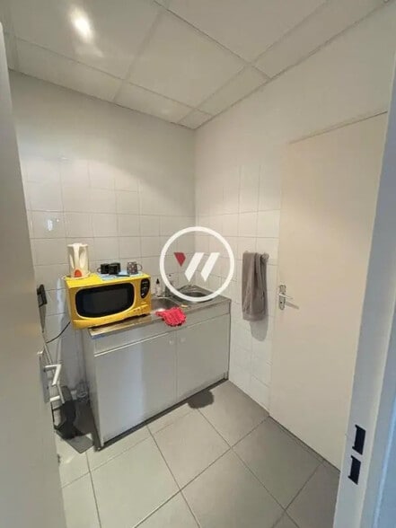 Bureau dans Gardanne à louer - Photo intérieure - Image 2 de 9