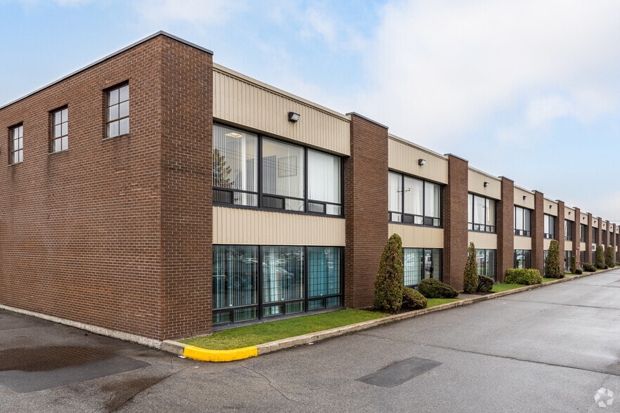 3870-3970 Rue Griffith, Saint-Laurent, QC for lease - Building Photo - Image 2 of 3