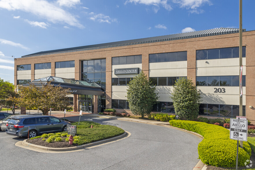 203 Hospital Dr, Glen Burnie, MD for lease - Building Photo - Image 2 of 5